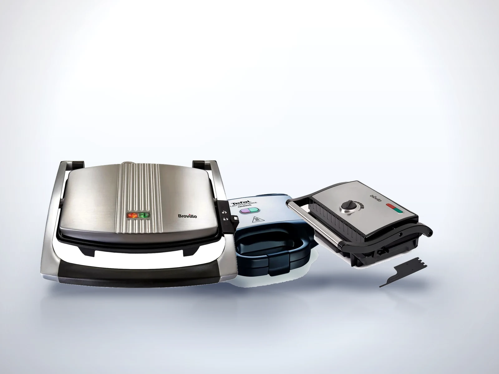 Trei aparate de sandvisuri: Breville Panini, Tefal cu patru compartimente si un grill Biovita