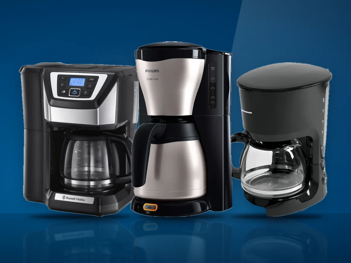 Trei cafetiere cu filtru: una cu vas de sticla, una cu rasnita incorporata si una cu carafa de inox