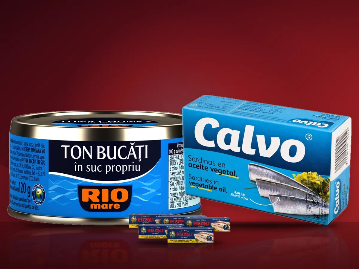 Trei conserve de peste: una de sardine in ulei, una de ton in suc propriu si una de file de macrou