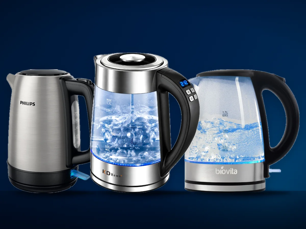 Trei fierbatoare electrice: unul din inox si doua din sticla cu iluminare albastra