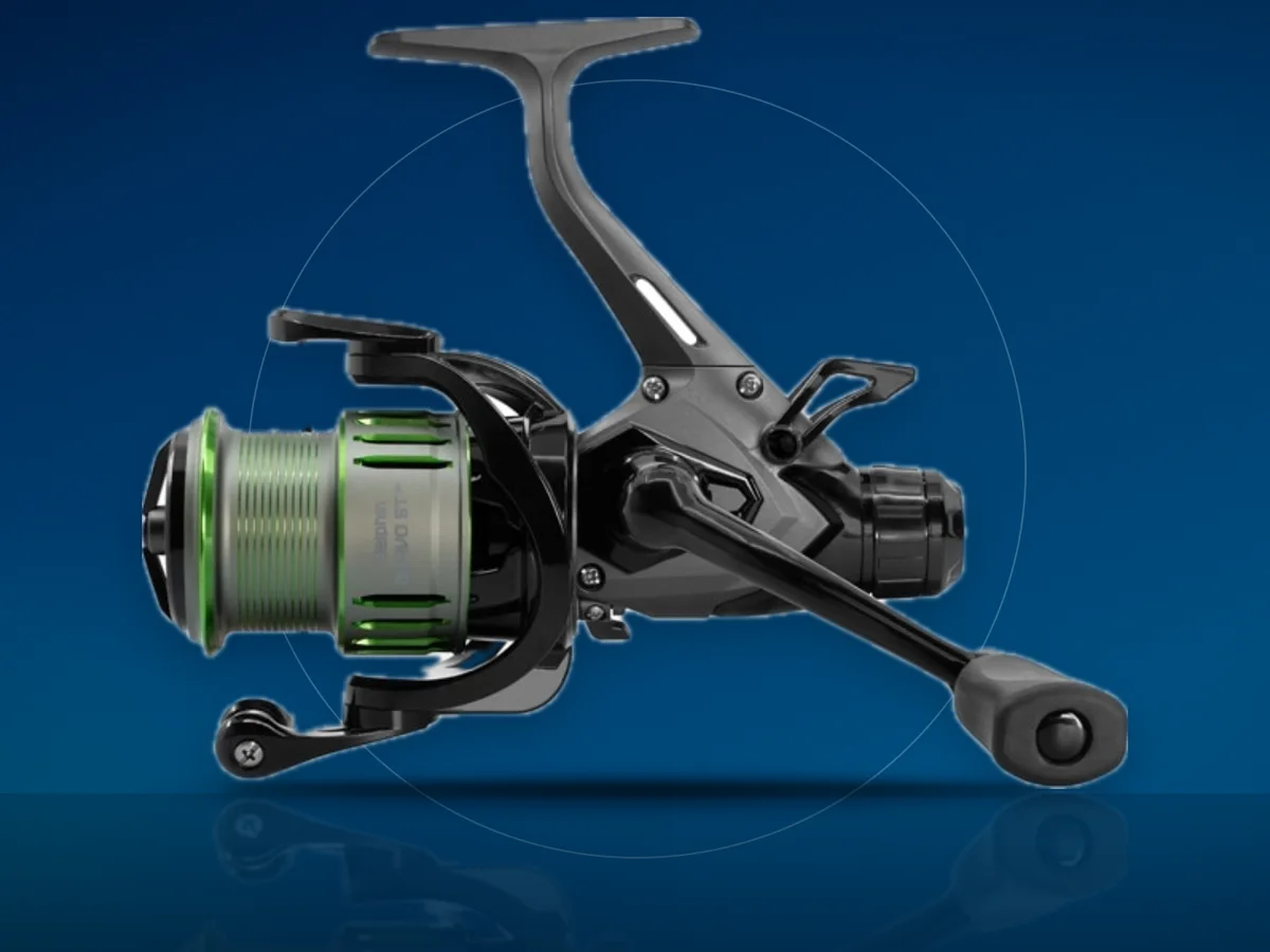 Mulineta Delphin Bravo cu baitrunner din setul de pescuit la crap Baracuda