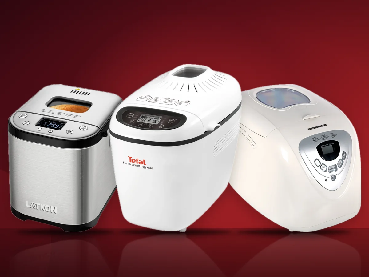 Trei masini de paine: una cu carcasa de inox, una alba Tefal si una alba Heinner cu fereastra pe capac