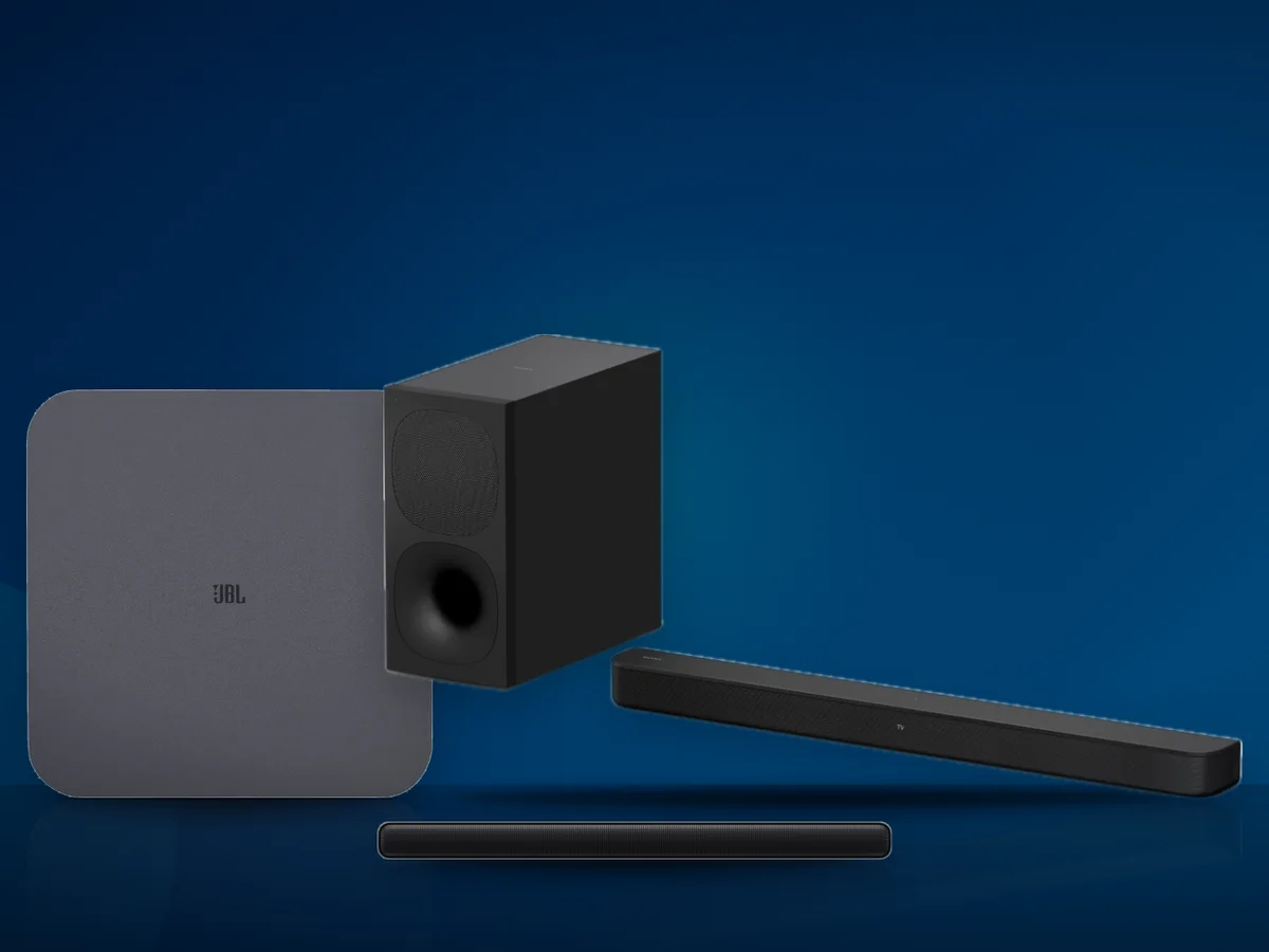 Trei soundbaruri sub un televizor: unul compact fara subwoofer, unul cu subwoofer wireless si unul cu boxe spate
