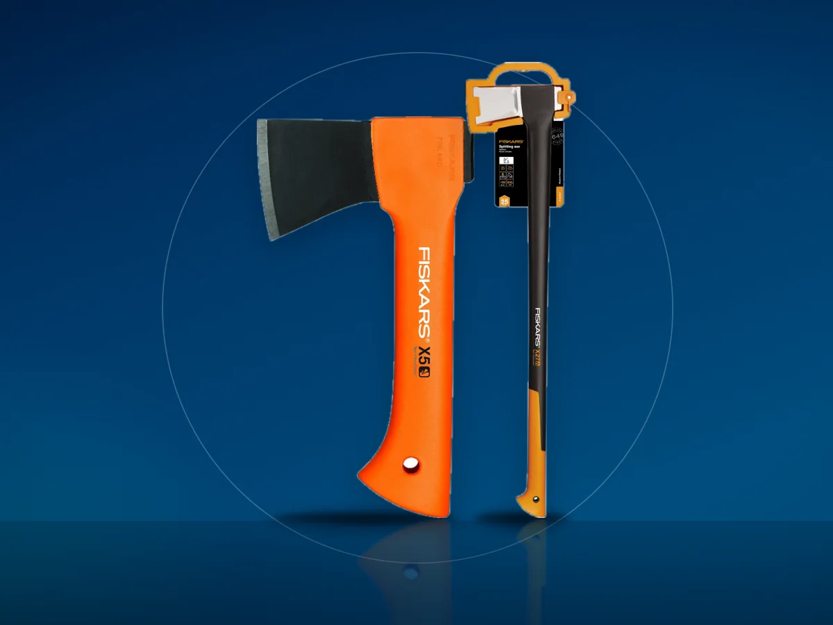Topor de drumetie Fiskars X5 si topor de despicat Fiskars X27