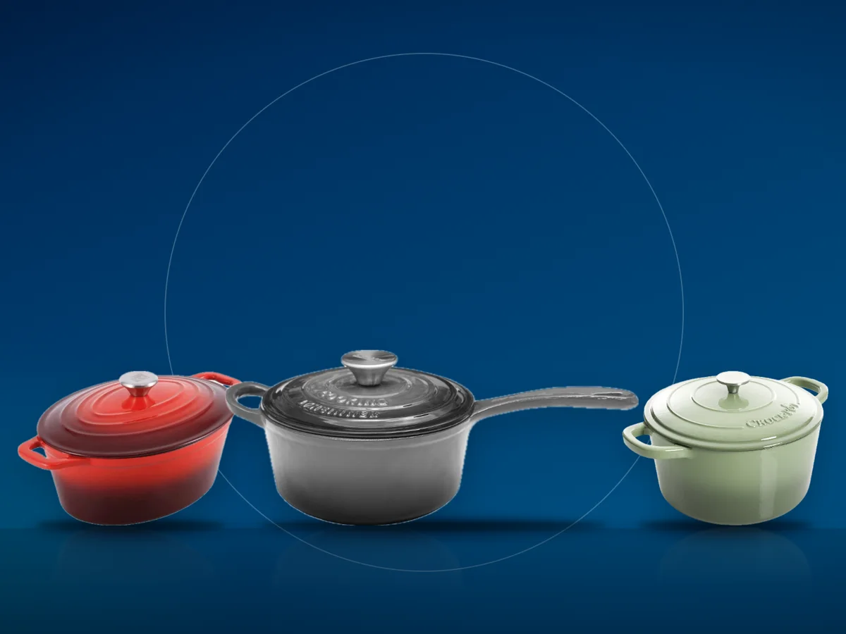 Oala ovala din fonta emailata rosie, caserola Heinner gri cu coada si oala Crock-Pot verde fistic